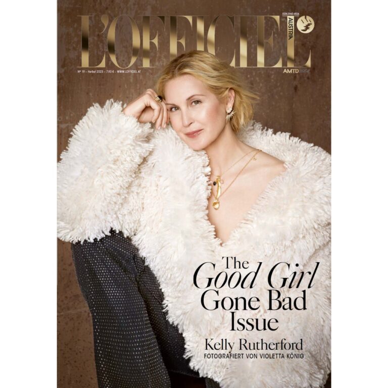York-Mike_perfectprops_Kelly Rutherford_L'Officiel_König Violetta _Cover 1